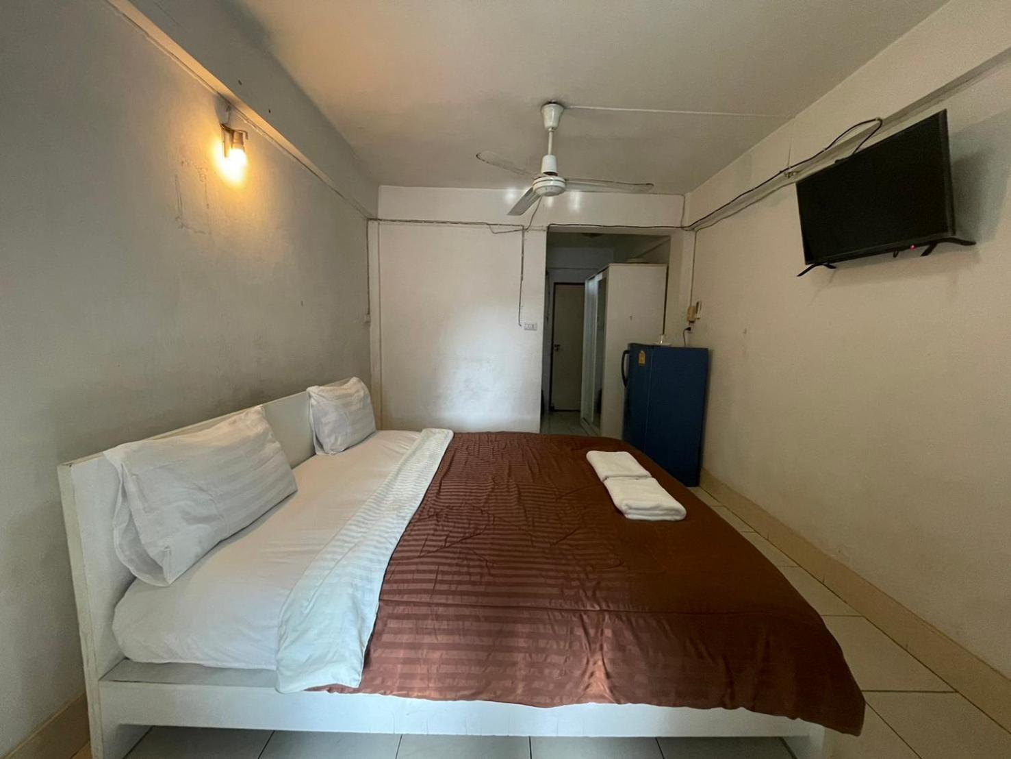 Oyo 75494 President Apartment Pattaya Exterior photo