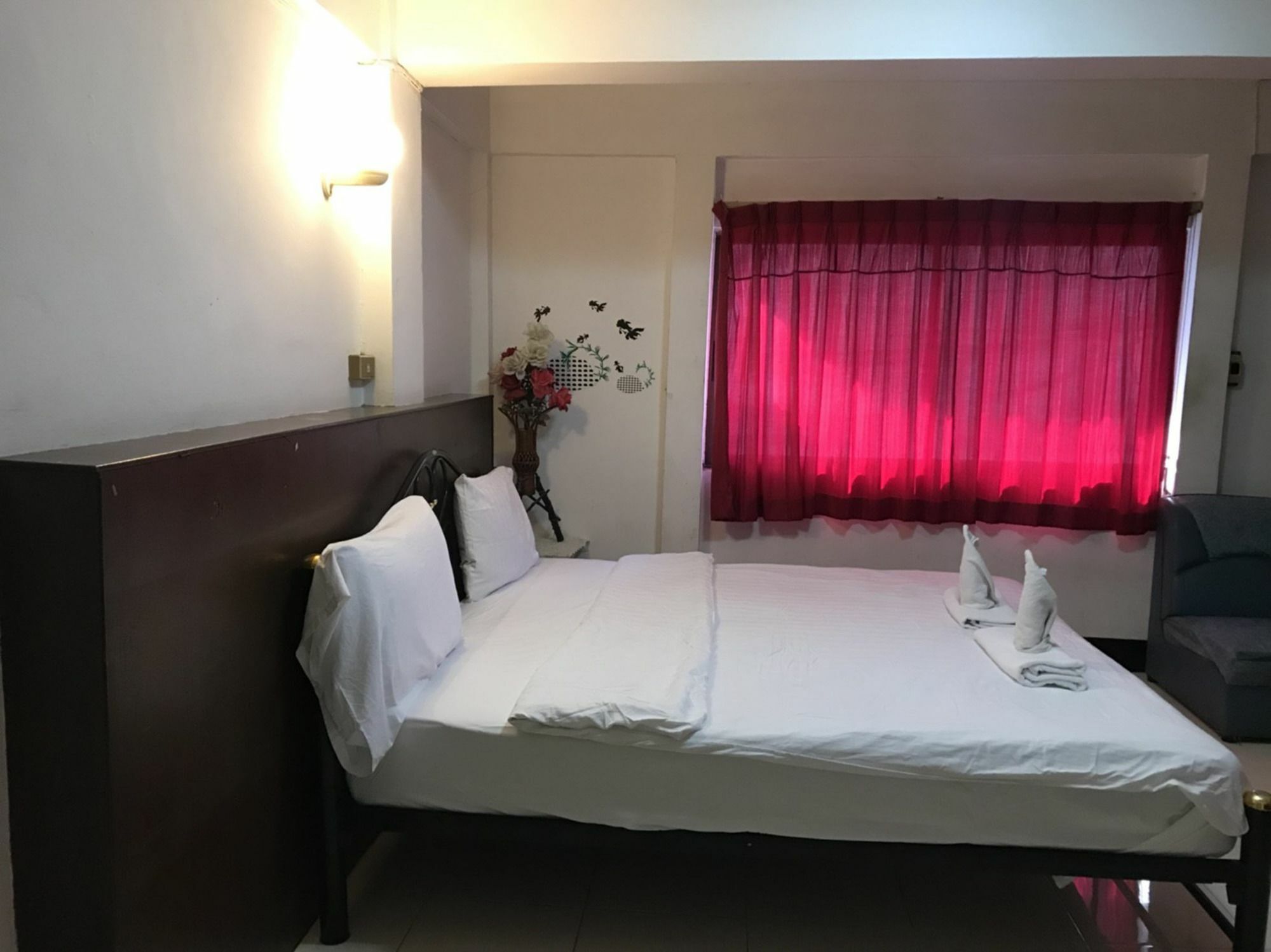 Oyo 75494 President Apartment Pattaya Exterior photo